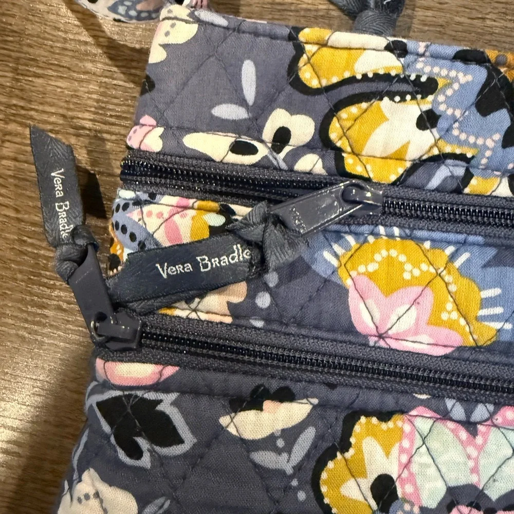 Vera Bradly - Picture 3 of 6